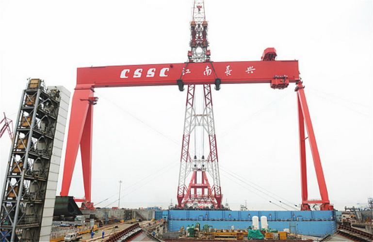 江南造船1600吨龙门吊组装完成 可用于建造航母
